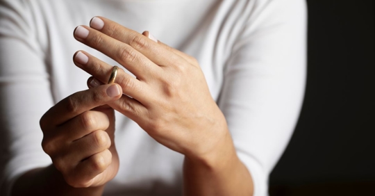 woman removing her wedding ring